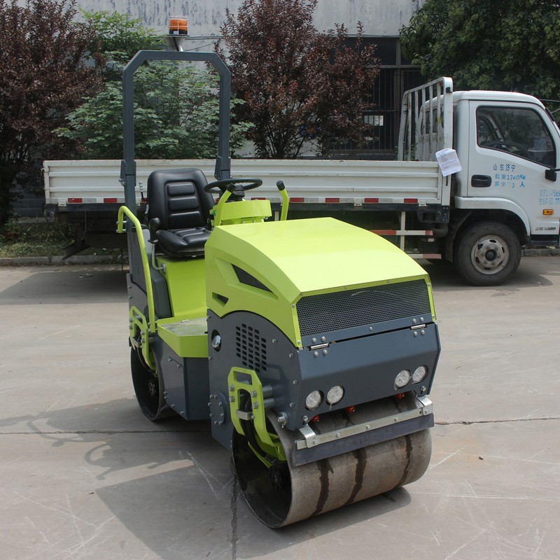 振動(dòng)異常的小型壓路機(jī)，大概率是振動(dòng)軸承出現(xiàn)了問題