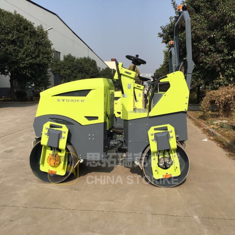 小型壓路機十字路口施工，瀝青路面的接縫有什么技巧處理